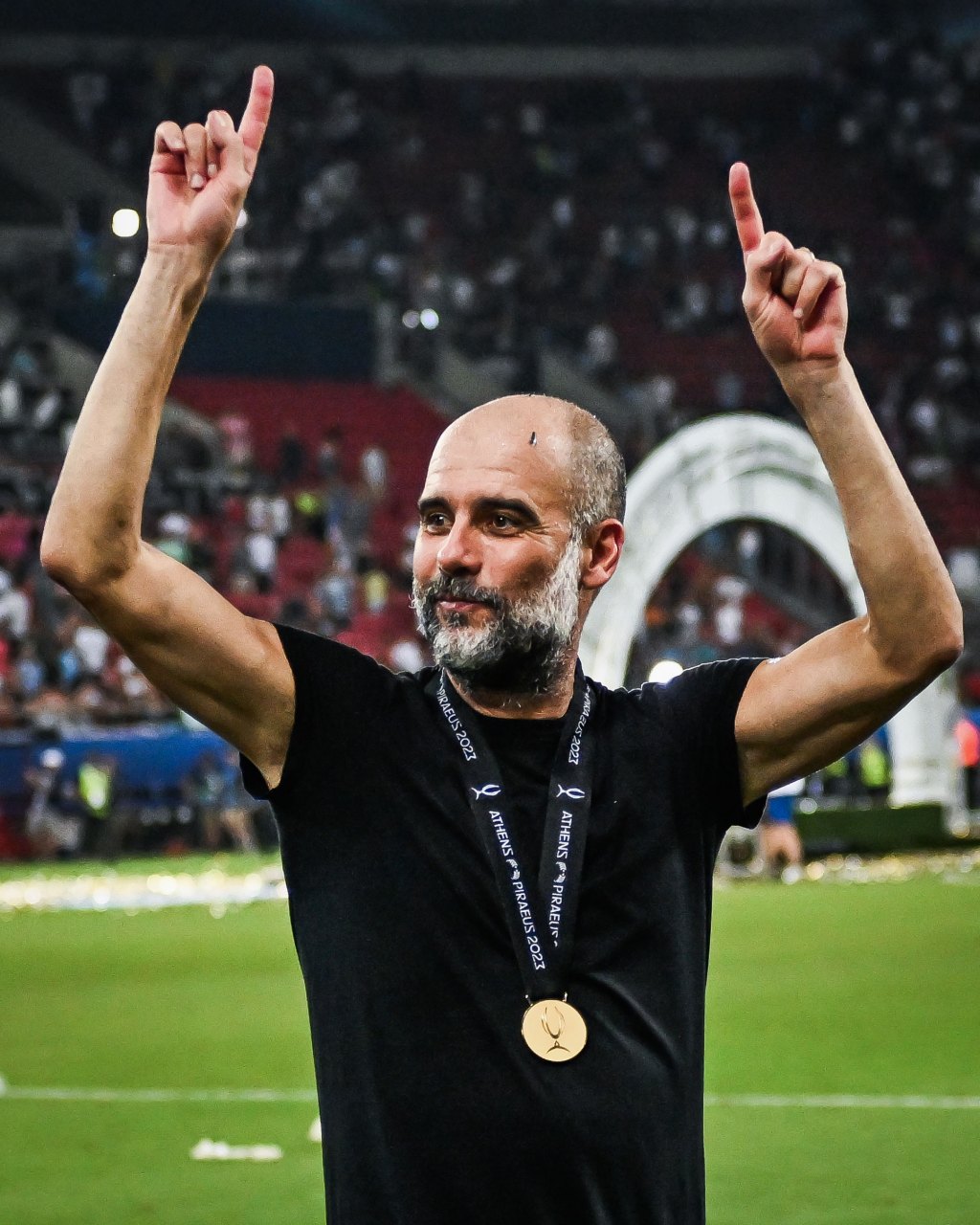 瓜迪奥拉现在在曼城赢得的奖杯(15 座)比他担任巴塞罗那主教练时赢得