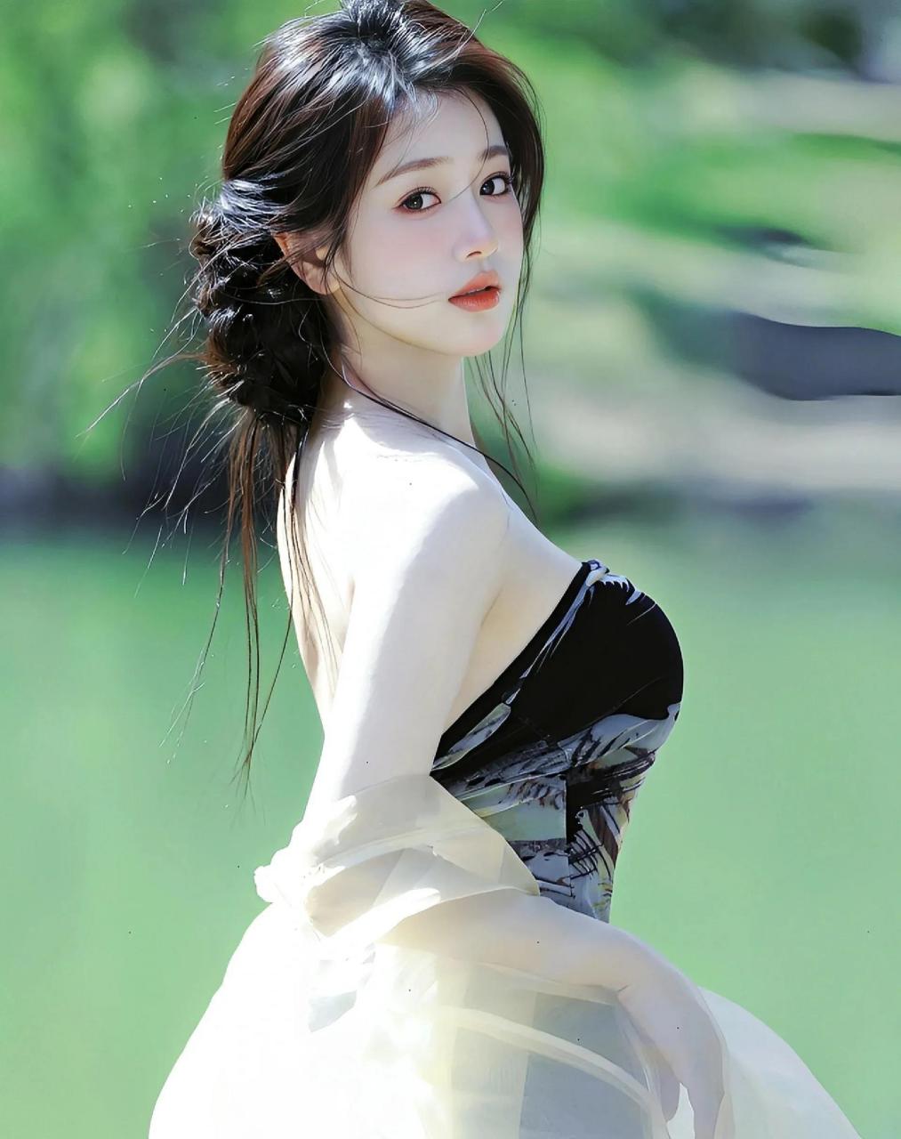 千秋无绝色,悦目是佳人