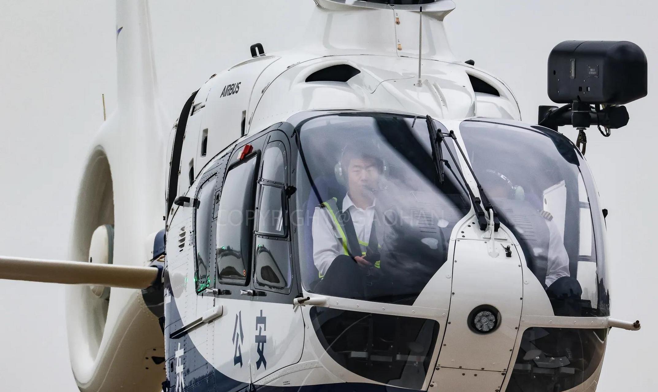 最近广东警航新进的两架h135直升机在珠海九洲机场训练飞行忙.