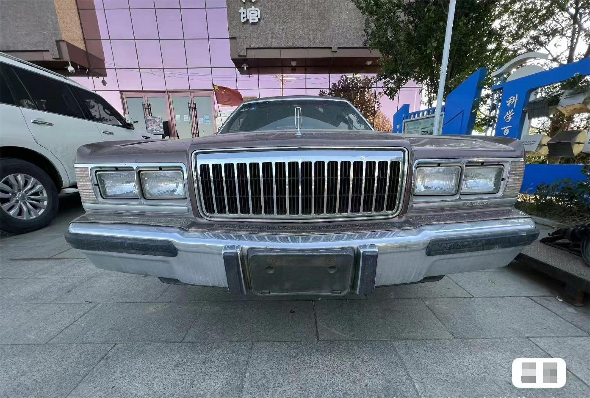 林肯水星大侯爵,这么长的旅行车还是头一次,只可惜现