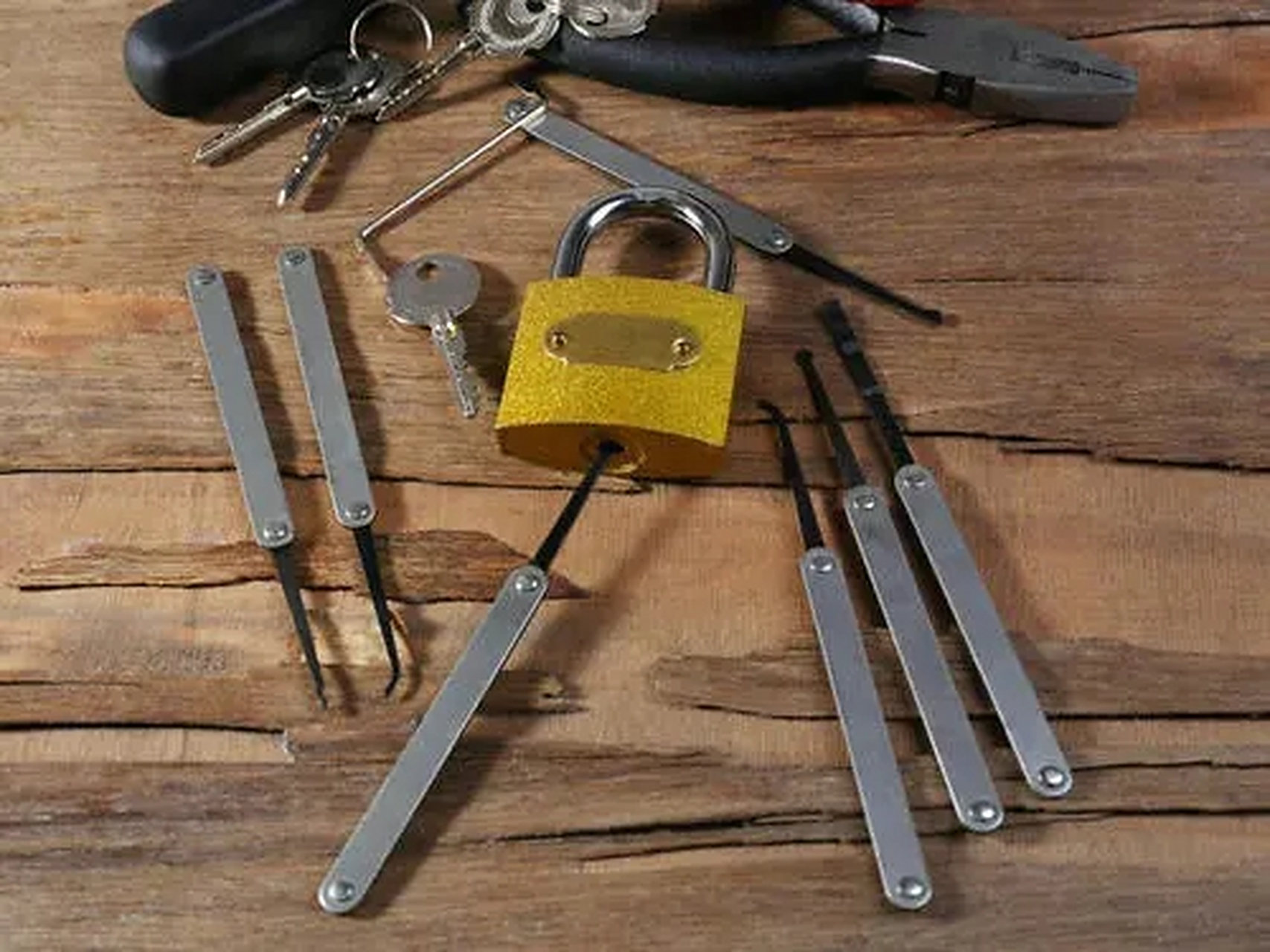 福州附近换锁的 福州修锁换锁芯多少钱 福州防盗门开锁电话 福州开锁