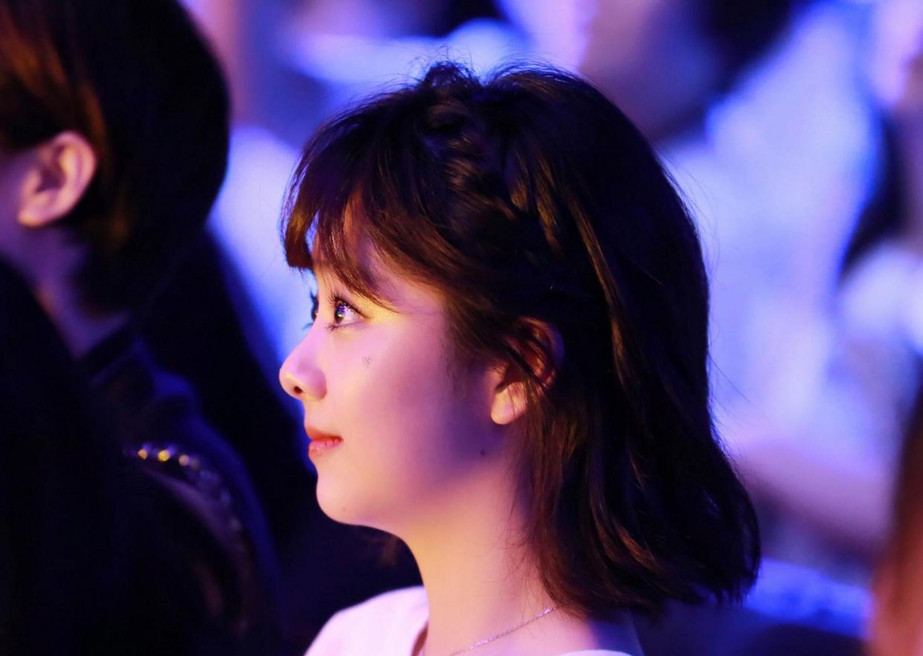 网友:谭松韵的侧脸根本没法看啊