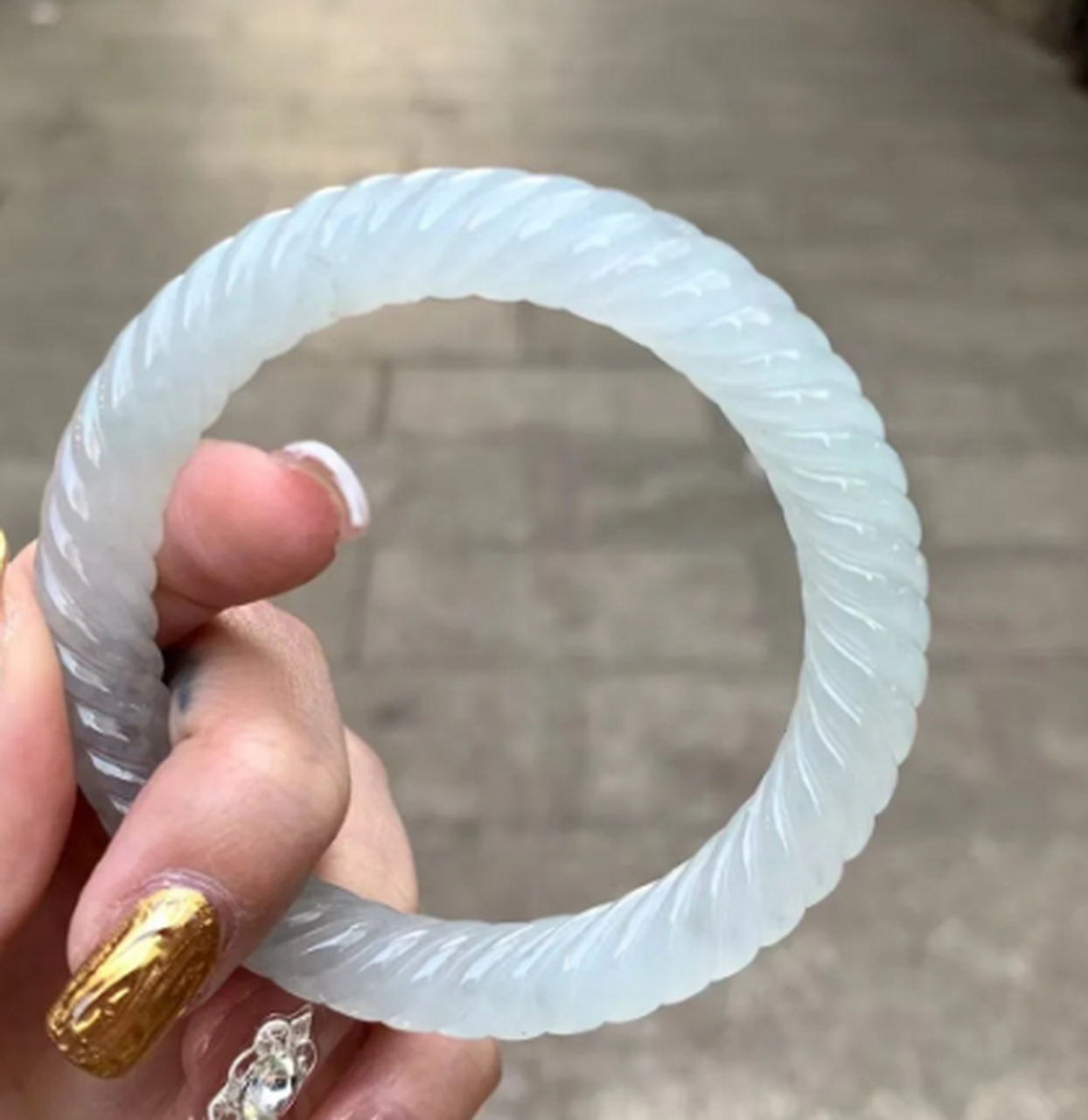 翡翠挂件# #点击头像看直播# 麻花镯种老致密,水足,质地如凝脂温润