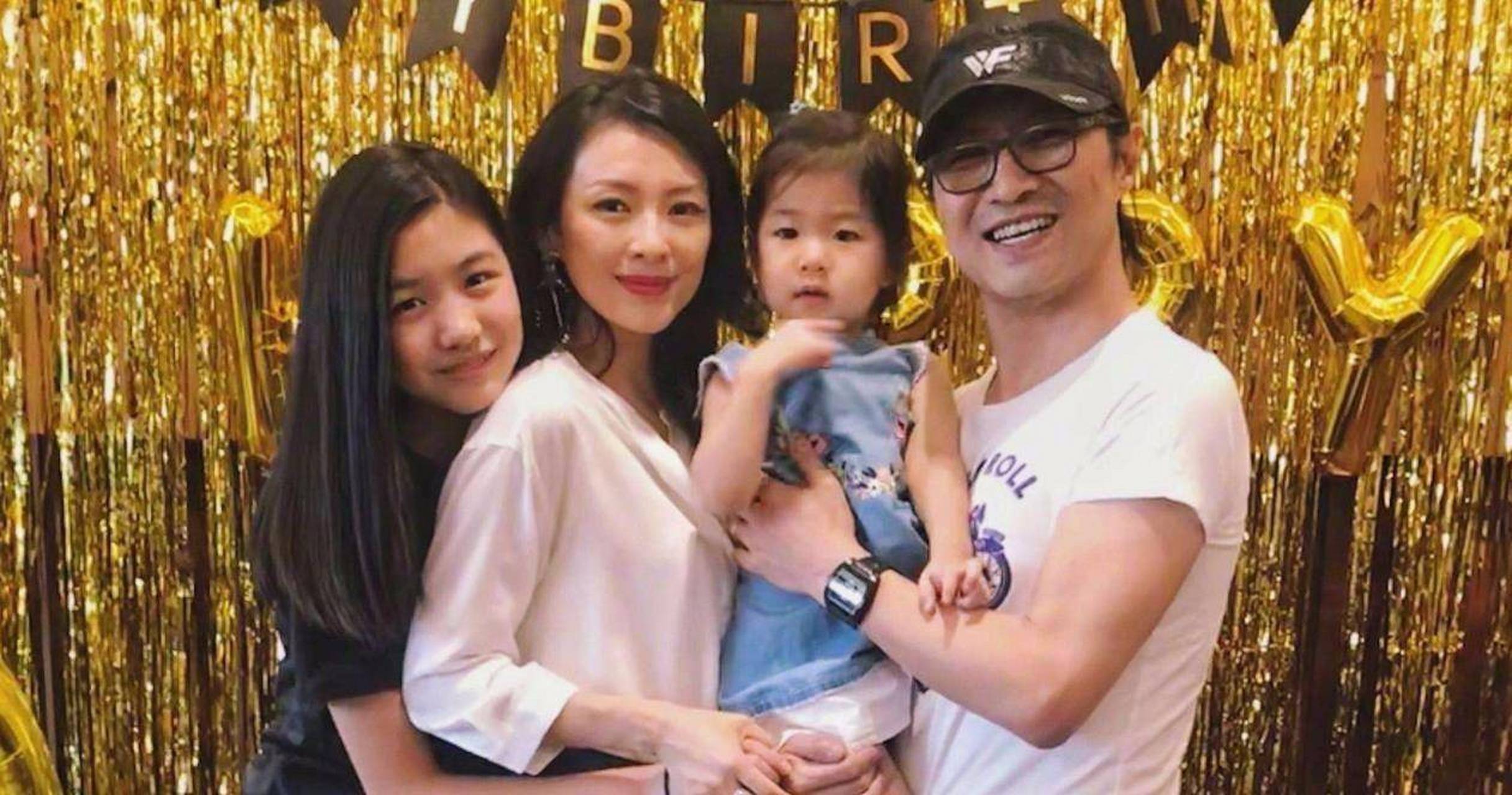 汪峰女儿小苹果晒近照上了热门,不少人感叹现在的小苹果越来越像妈妈