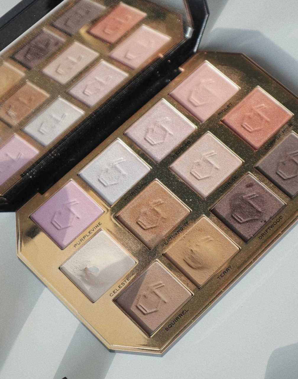 底妆:芦丹氏粉霜 色号:io ;[色] 近期基本每天都在用芦丹氏,即便不化