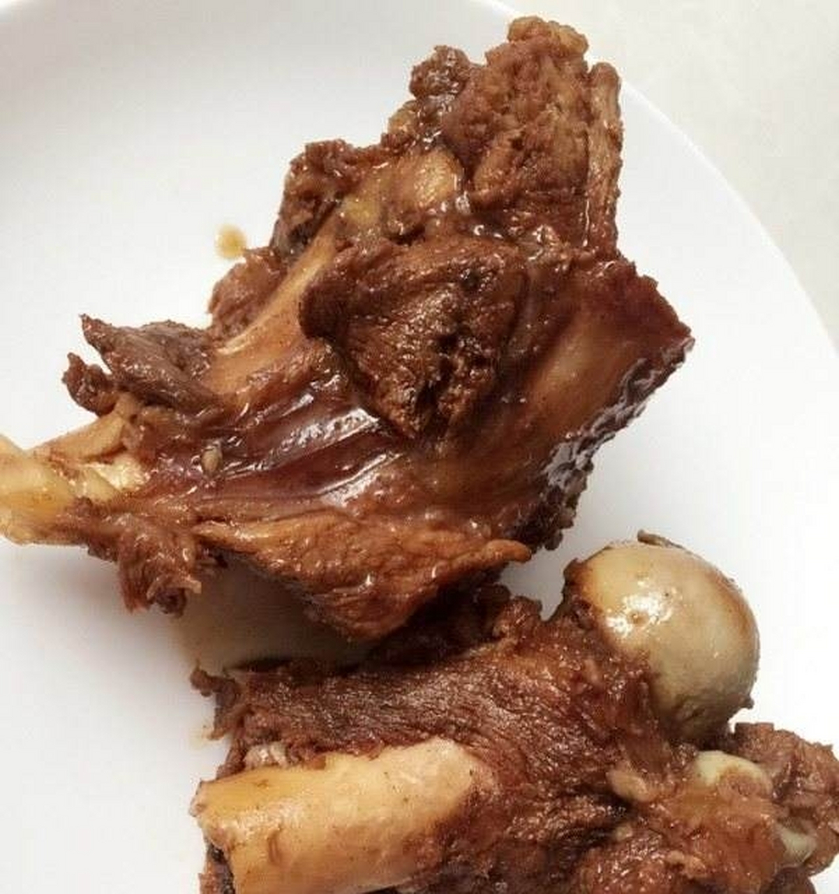 美食#丛林狼加盟店金牌酱骨,12种自制香料酱制,味道浓郁,色泽红亮 本