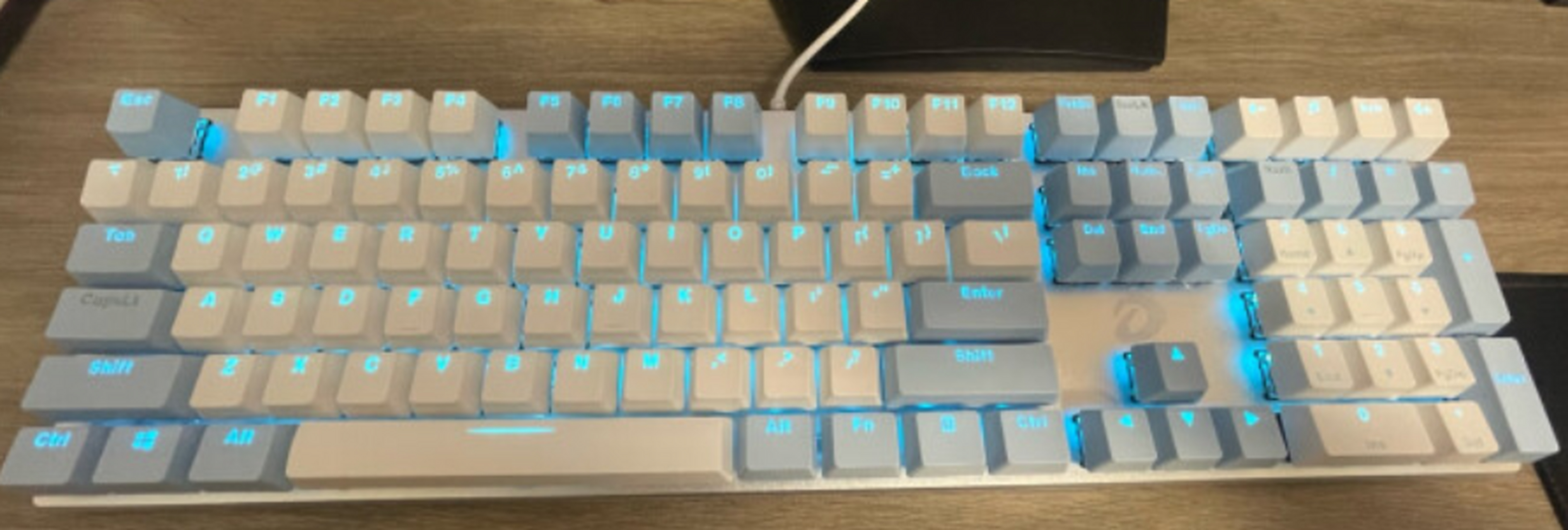 达尔优(dareu)ek815键盘是一款非常受欢迎的机械键盘,它拥有简洁明了