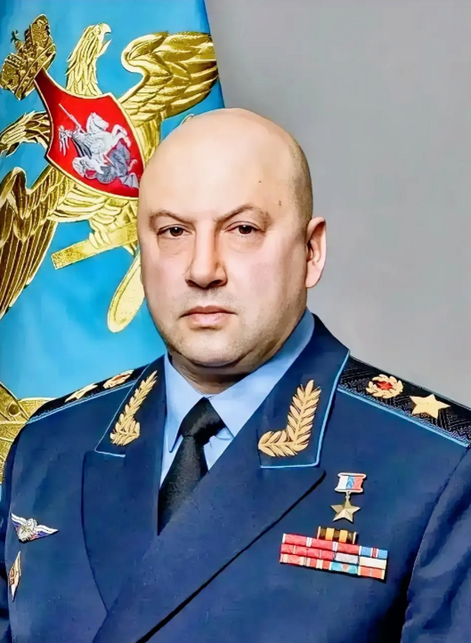 "正在接受审讯,原因是他涉嫌密谋推翻绍伊古,并试图清除内部敌人