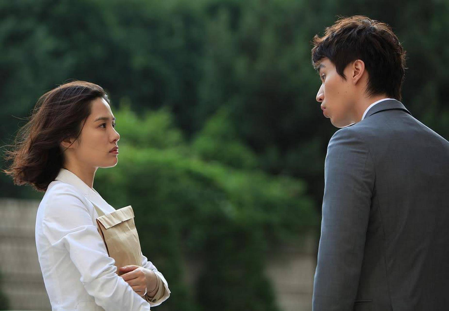 那天我打开电脑下载资料,点开网盘自动登上了老公的账号.