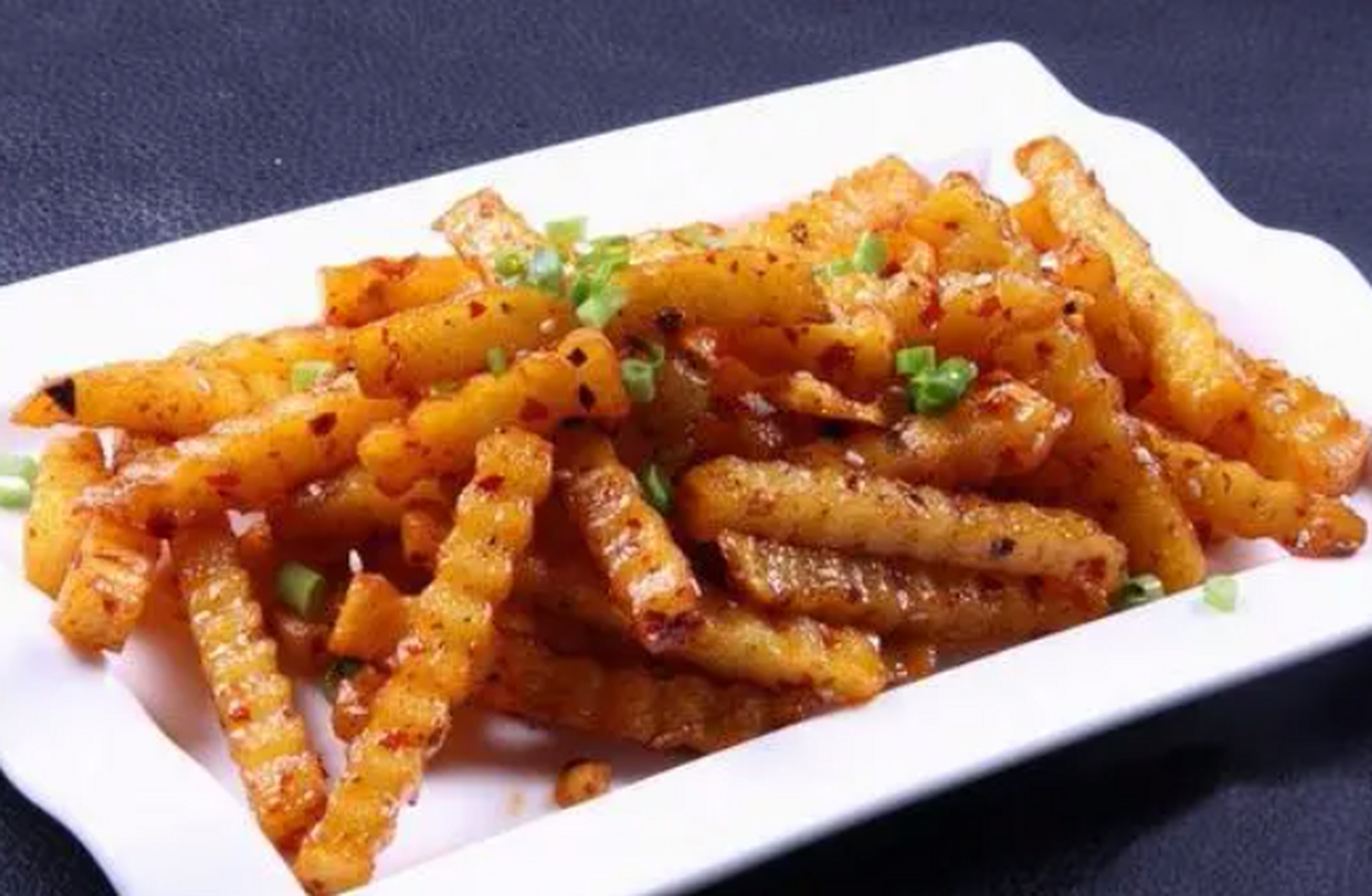 重逢巴蜀# 天蚕土豆因其独特的制作工艺和口感,成为了四川小吃中笔苘