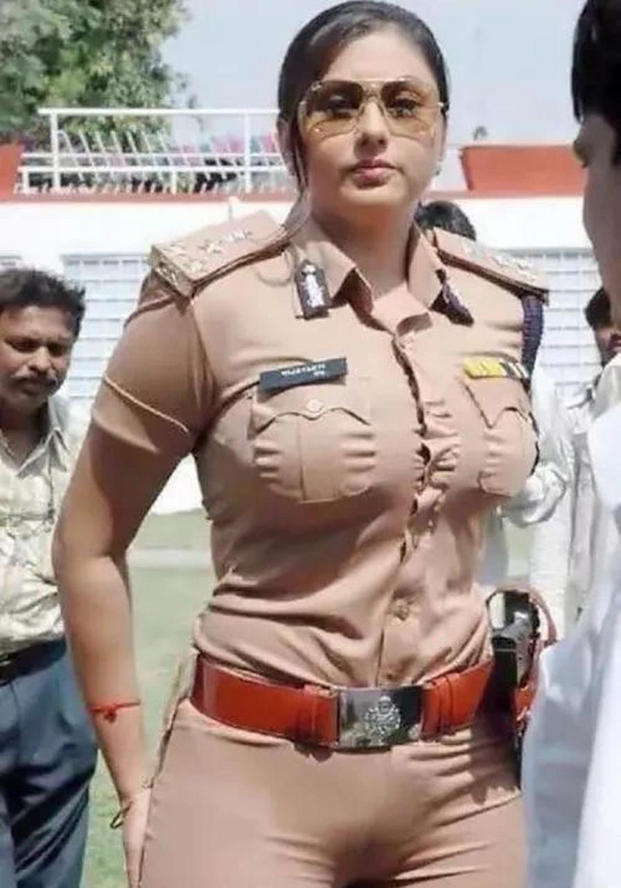领动计划# 这名印度女警察是一名刹帝利的高种族,她身材高挑丰满