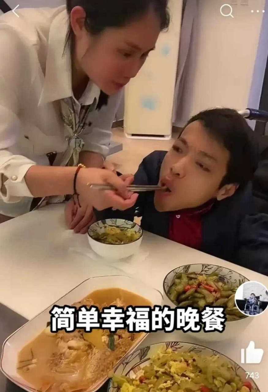 李创利的两任老婆,自己身高比较特殊,但两个老婆都非常漂亮!