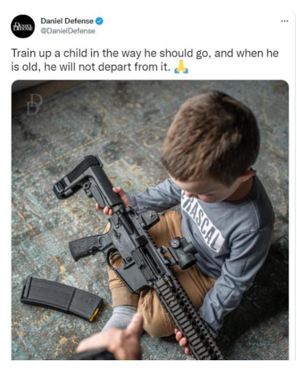 【#美国3岁女童家中枪杀4岁姐姐# 美媒:#枪支暴力成美国儿童头号杀手