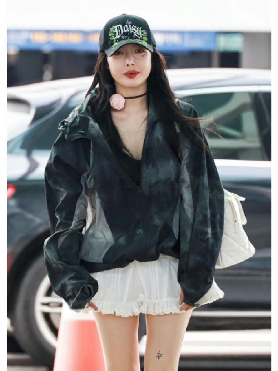 泫雅黑发红唇惊艳亮相,网友:这才是姐最美的造型!