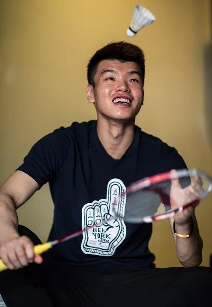 王懿律是一位优秀的羽毛球运动员,她在东京奥运会上获得了混双金牌,为