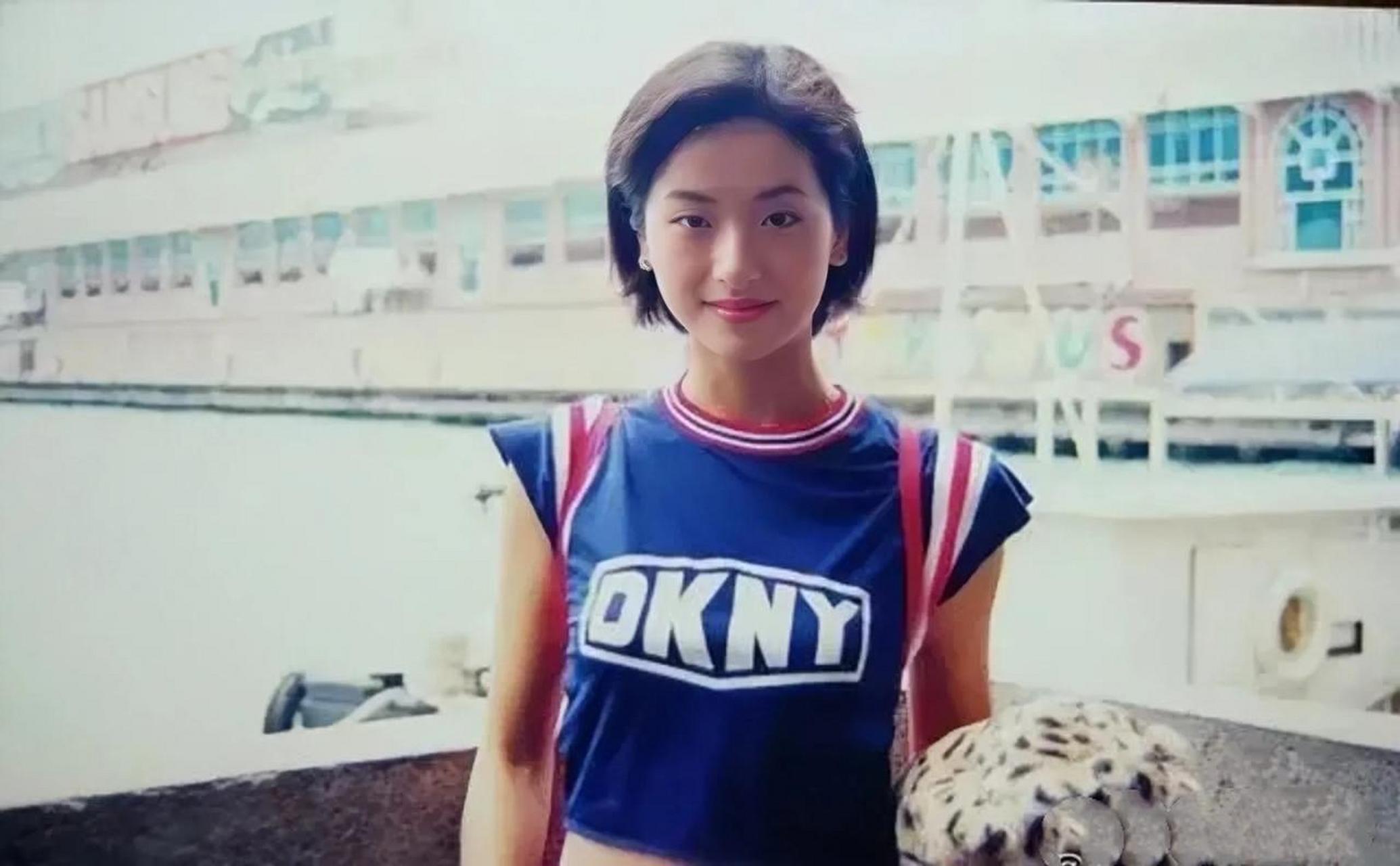 歌王陈奕迅的老婆徐濠萦,年轻时的她长得神似吴倩莲.