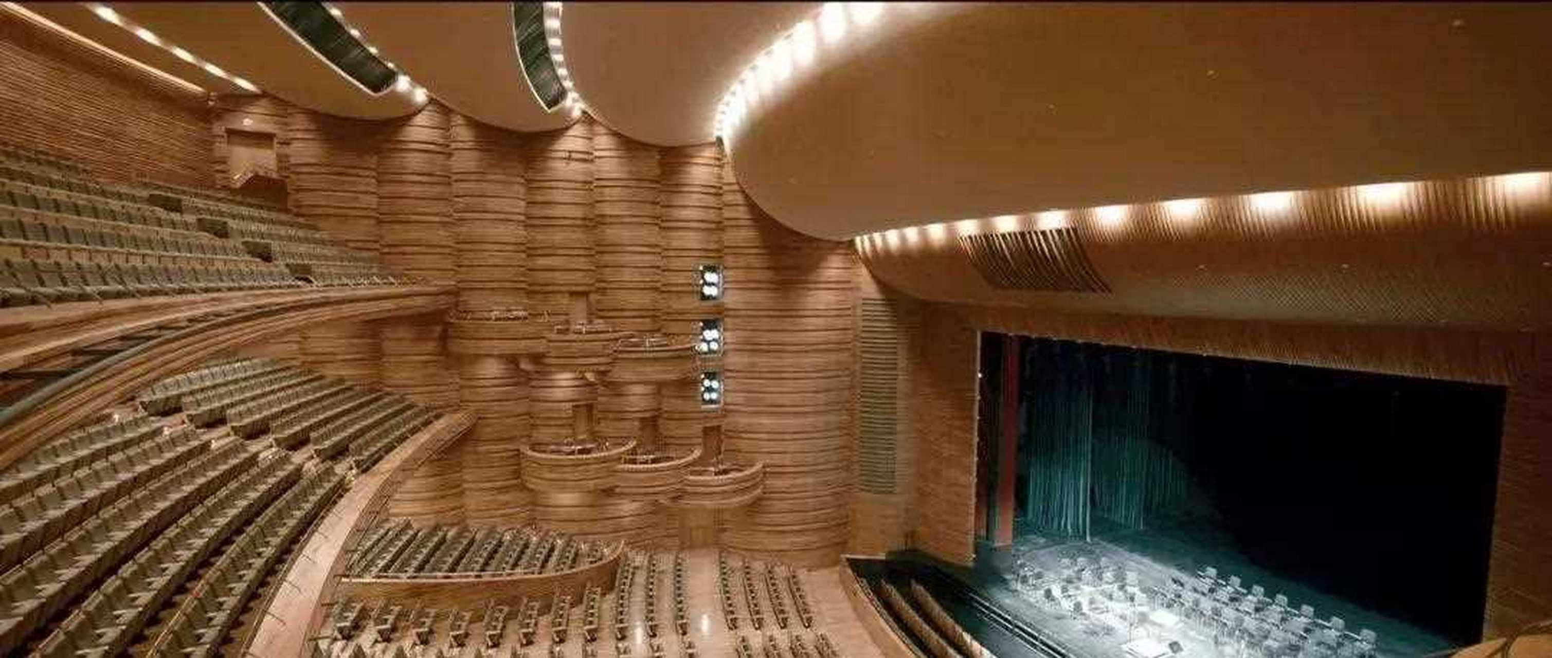 上海保利大剧院是上海时尚地标之一,位于嘉定区白银路159号,日本建筑