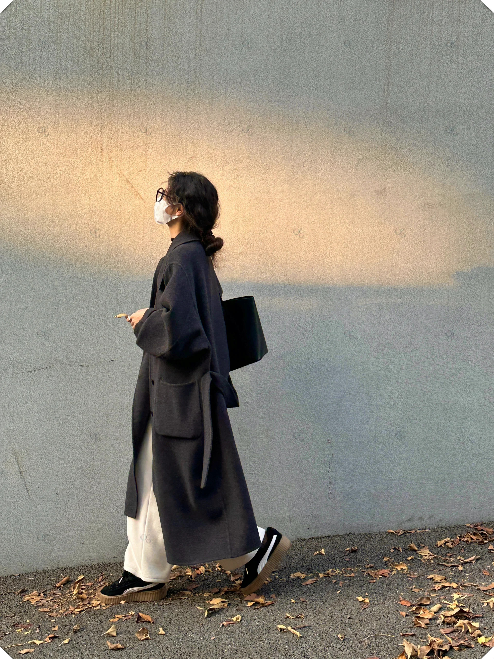 冬天的衣柜里总要有件黑色大衣吧～