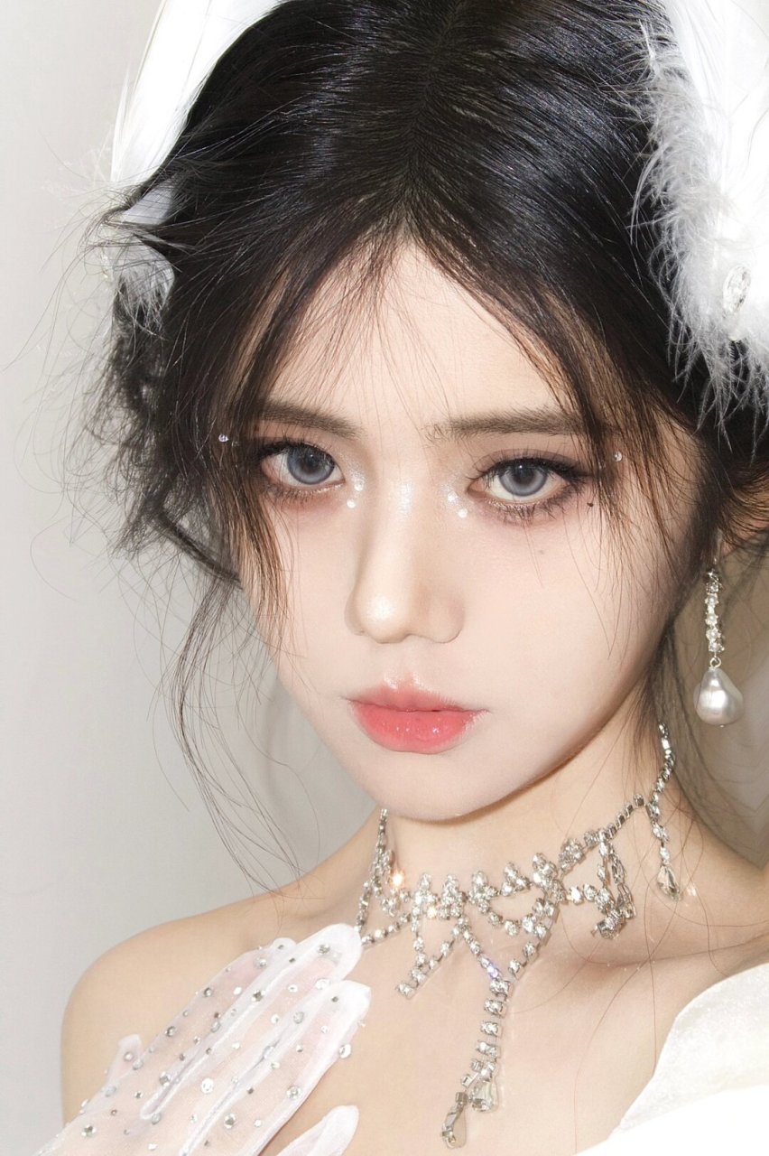 我的年度妆容  我的年度妆容,是充满活力,自信和个性的.