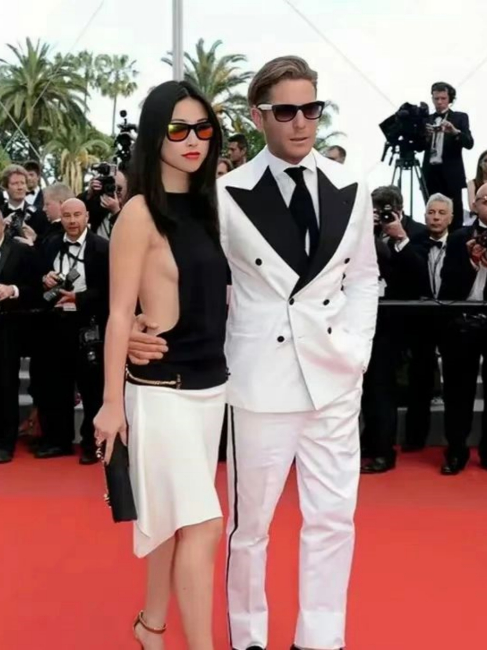 这是当年朱珠在国外红极一时的红毯 和她的前男友,拉波·埃尔坎