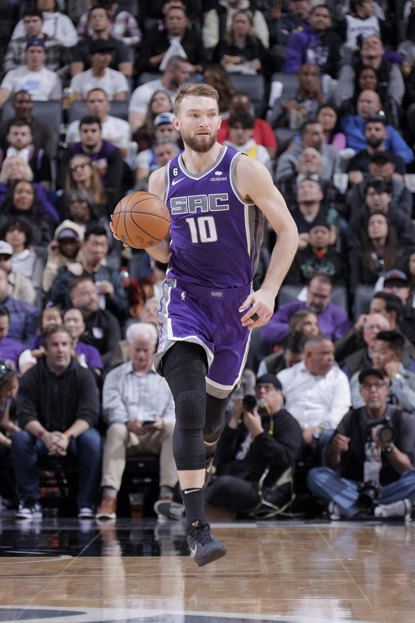 萨博尼斯27分9板9助攻,国王主场射落太阳 #nba# 北京时间3月25日,nba