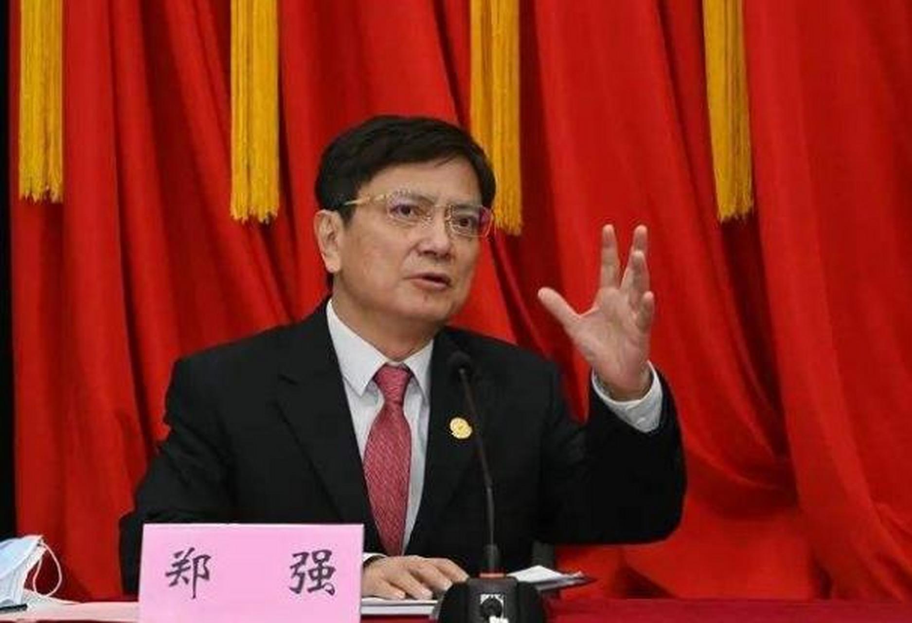 一次,郑强教授在上海某大学演讲,说了句石破天惊的话,他说:"东方明珠