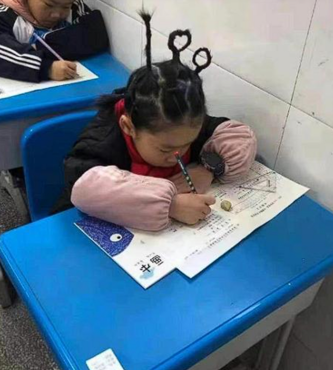 这考试,不考一百分都对不起这发型