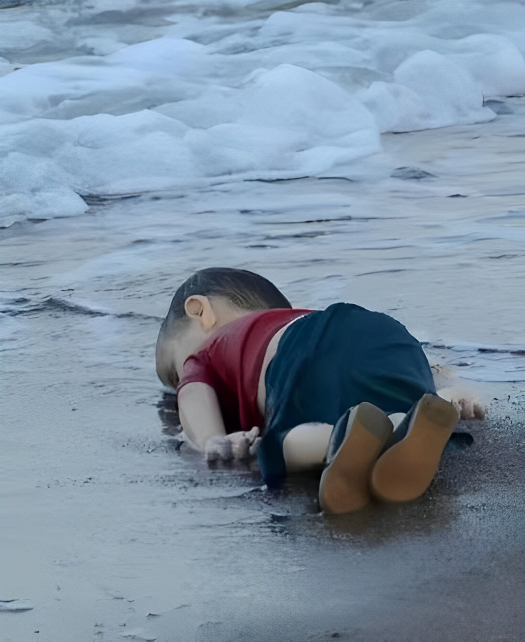 战争爆发,无数家庭被迫背井离乡,有的不幸死在路