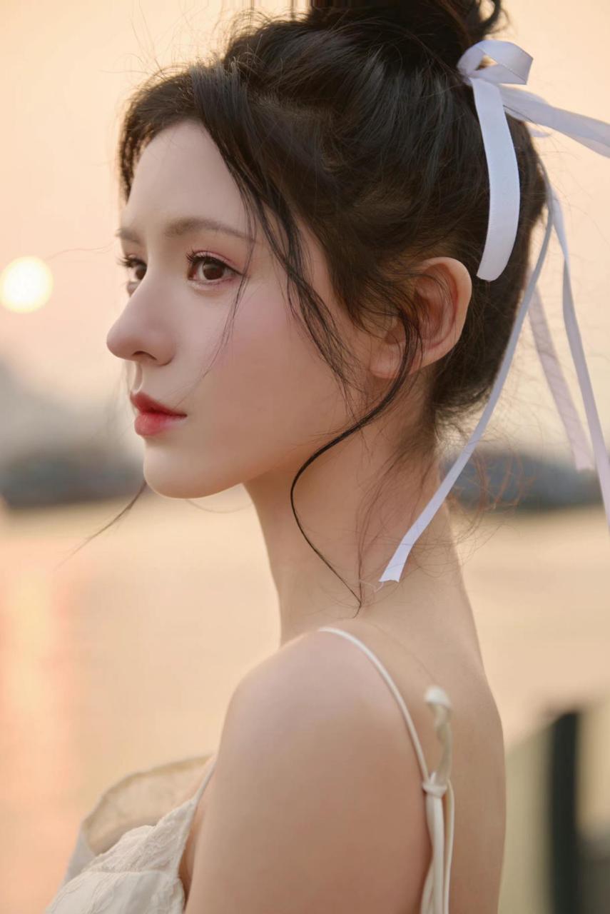 张予曦这侧脸真是美炸了!