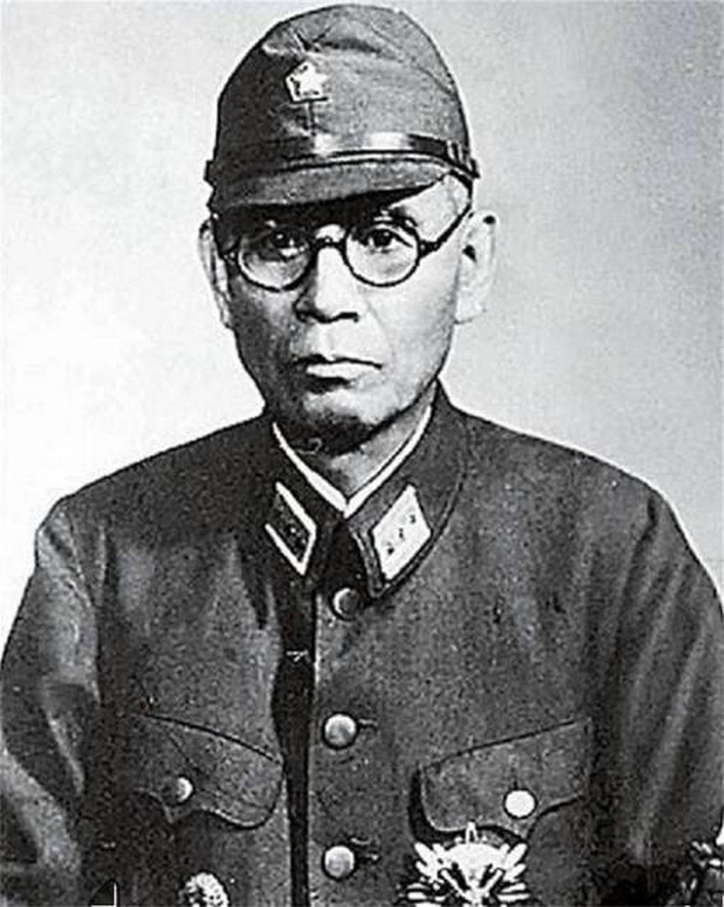 在抗日战争期间,我军采用"借力打力"的策略,力图影