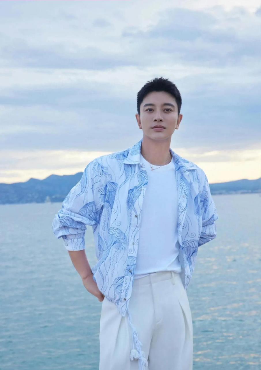 优秀的演技:贾乃亮在电影和电视剧中展现了出色的演技,能够演绎多种