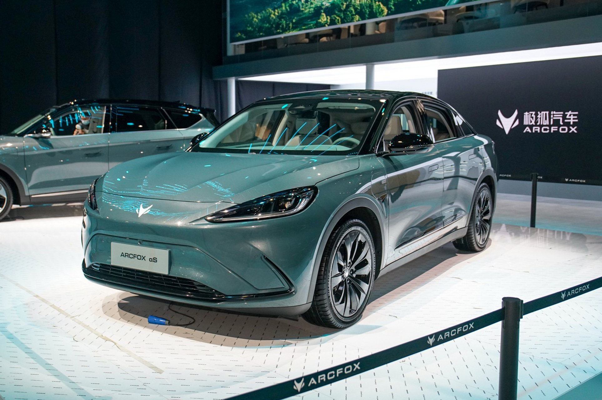 阿尔法s森林版上市了 1,整车减重13kg,风阻系数减小到了0.