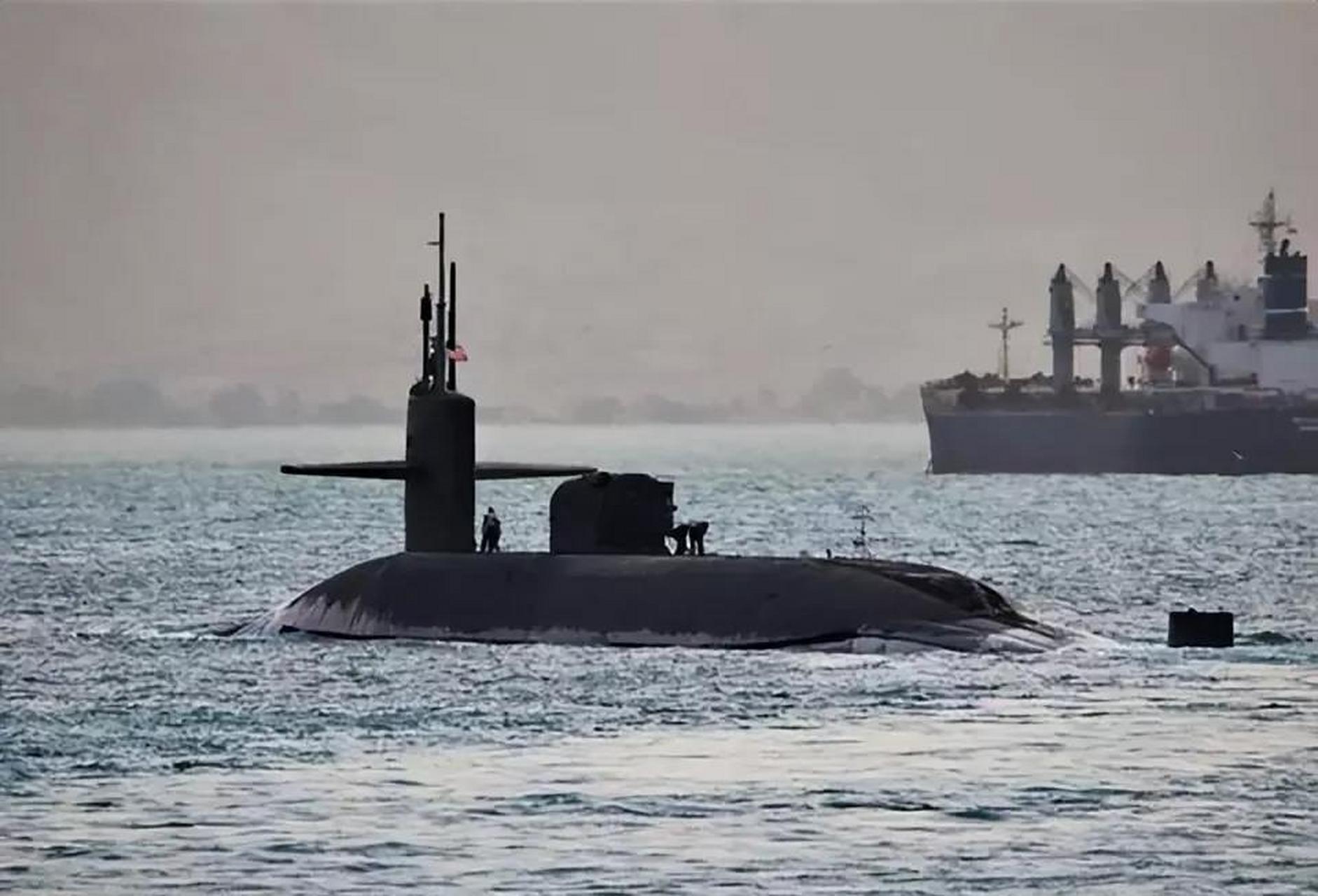美国佛罗里达号战略核潜艇,靠近了伊朗的霍尔木兹海峡,被伊朗军方发现