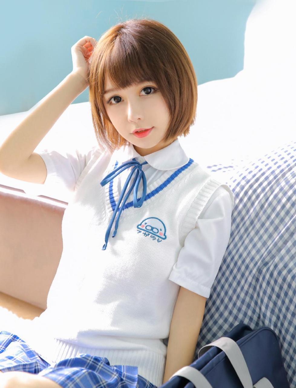 甜甜的短发制服学生少女唯美摄影,元气满满的女孩