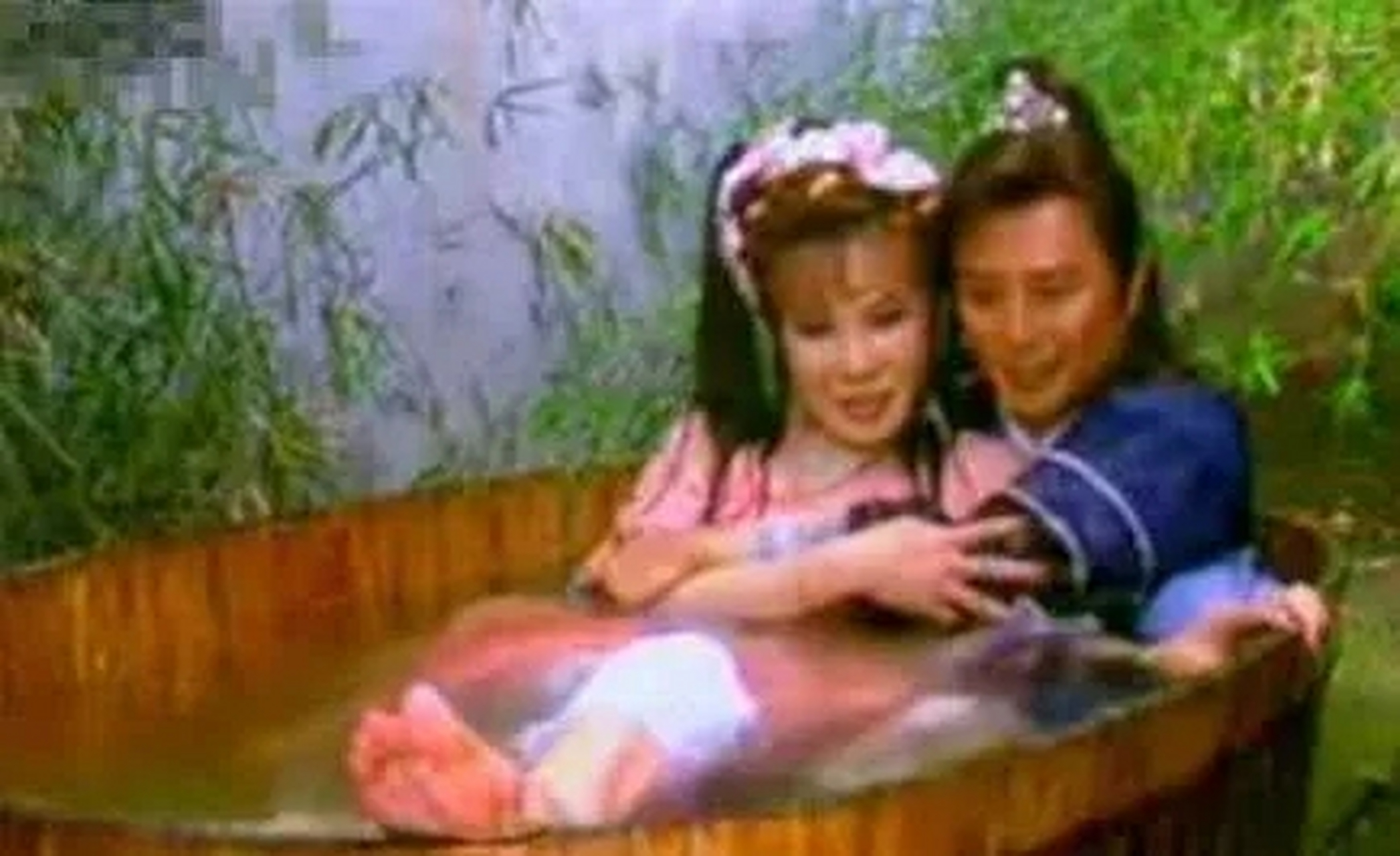 1998年,焦恩俊与西门大妈"杨钧钧",拍亲密戏,焦恩俊一脸委屈地说:"这