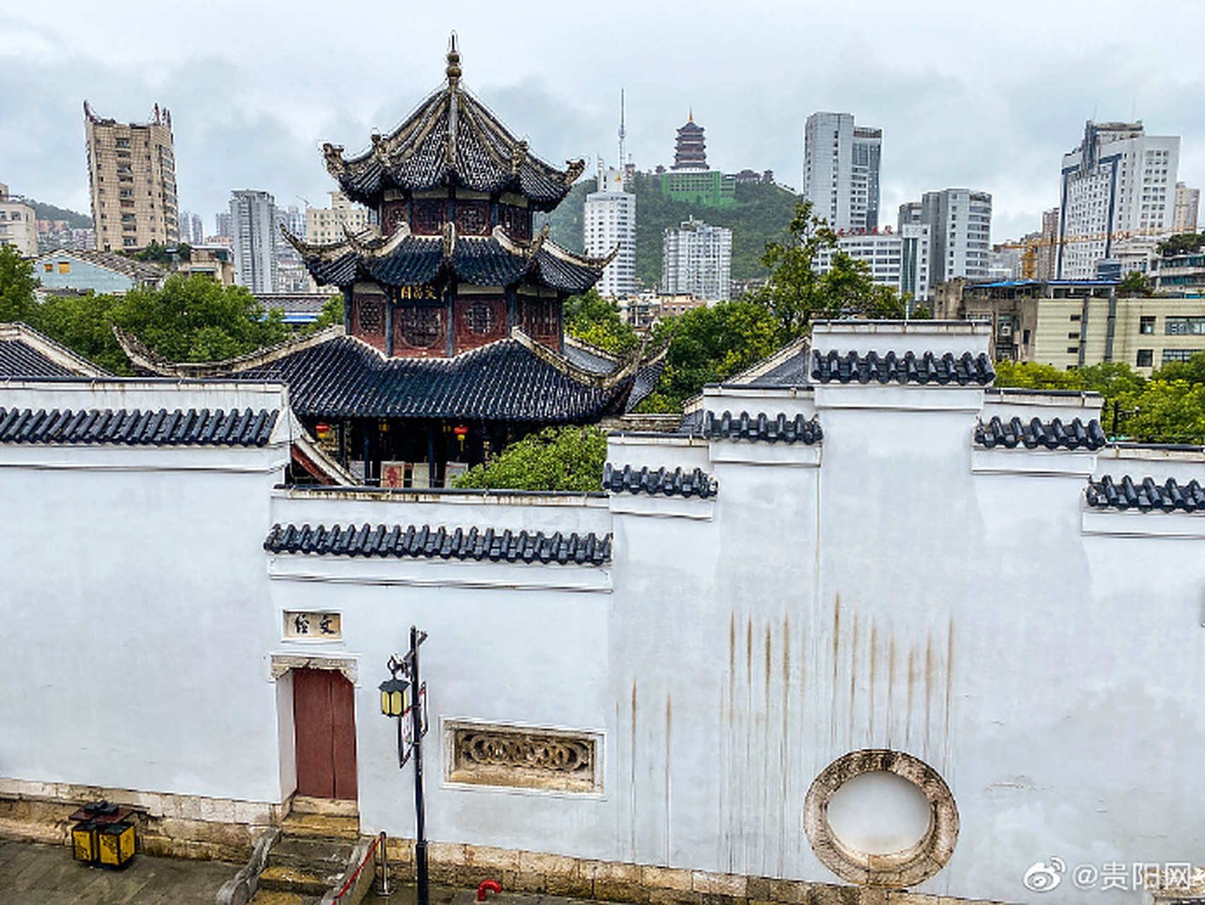 贵阳文昌阁封闭施工时间延长# 】  尊敬的游客:  因工程所需,文昌阁