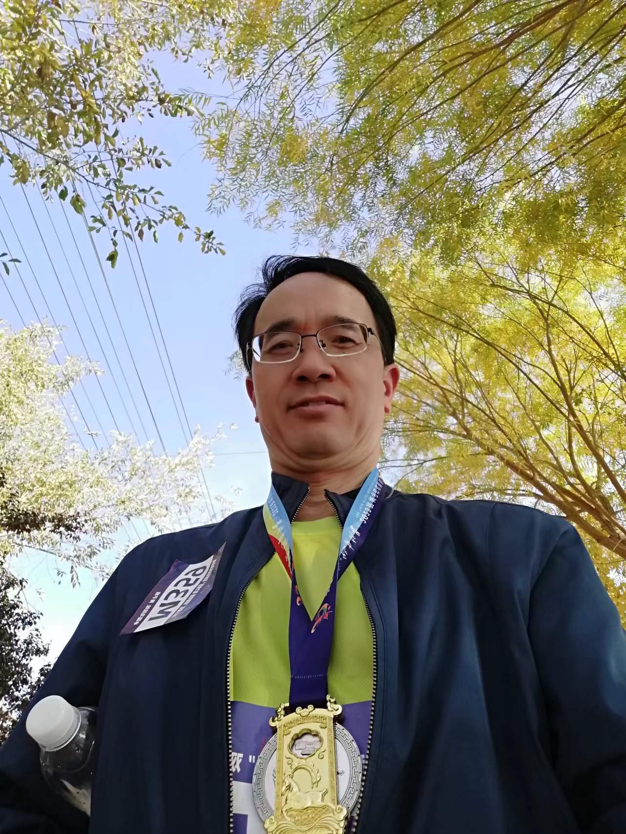 今天第一次参加马拉松比赛而且是在本地的是新疆哈密首届甜美哈密