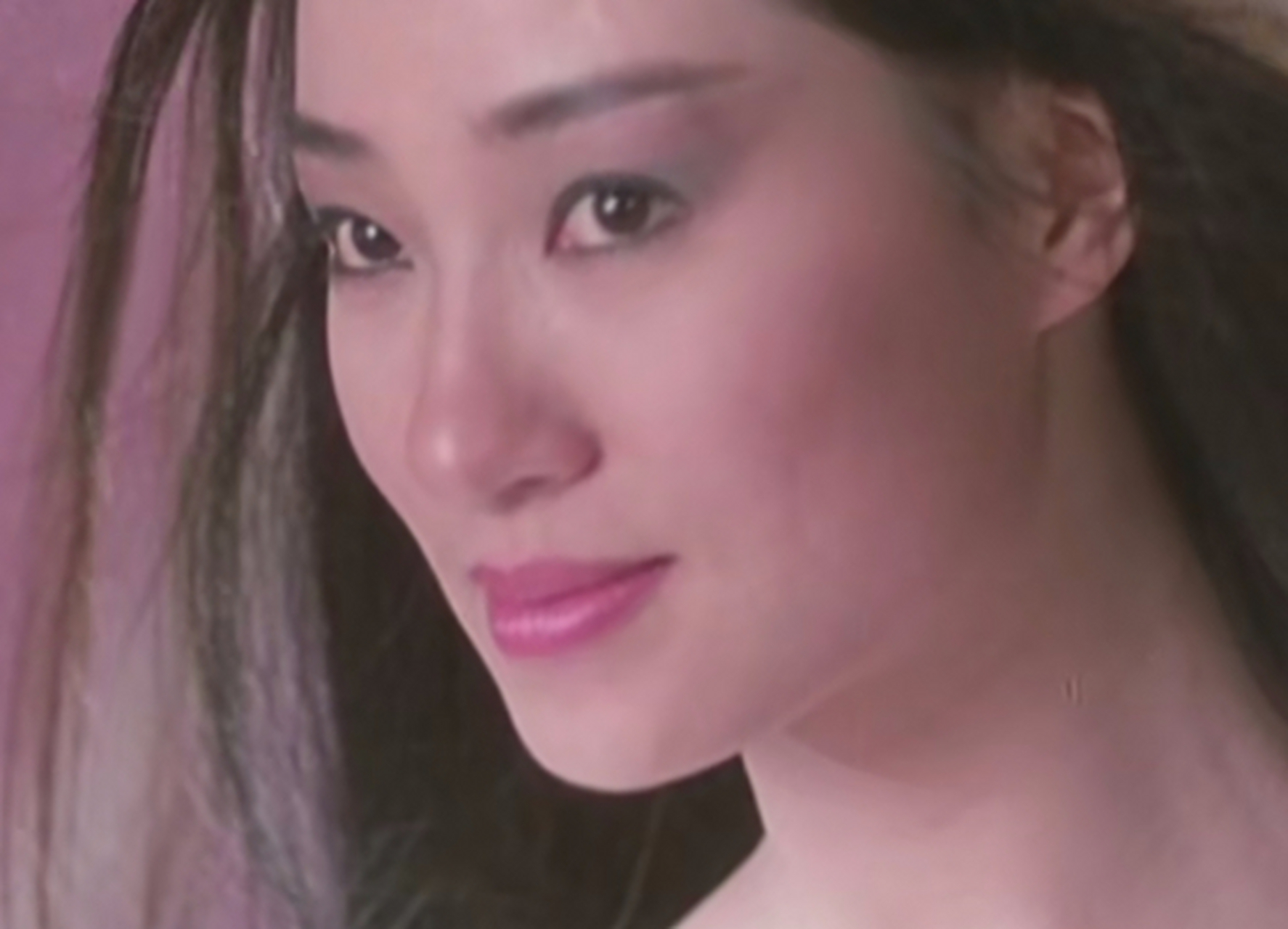 但对于王小凤,大家经常谈起的,往往是王小凤和许立信的爱情故事.