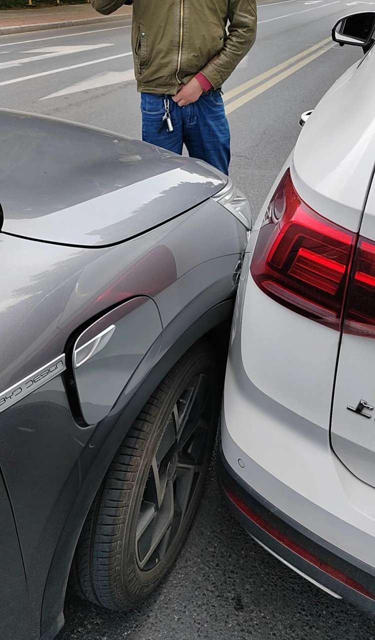 昨天在常州钟楼区,车碰撞了,定了我全责. 定我全责,我是有疑惑的