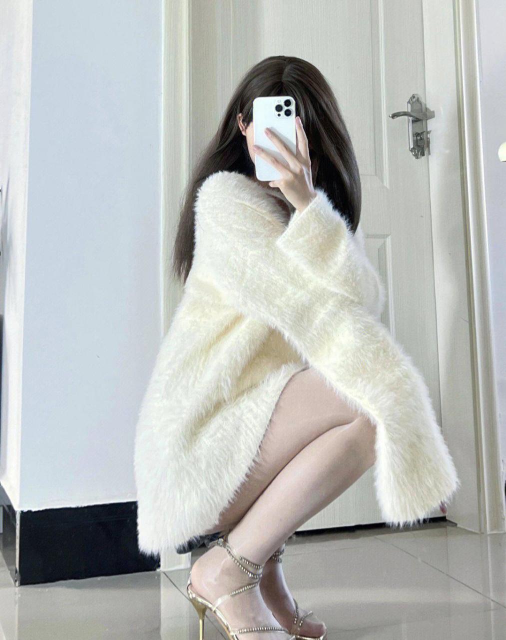 美女最爱的光腿神器,马油油亮丝袜.