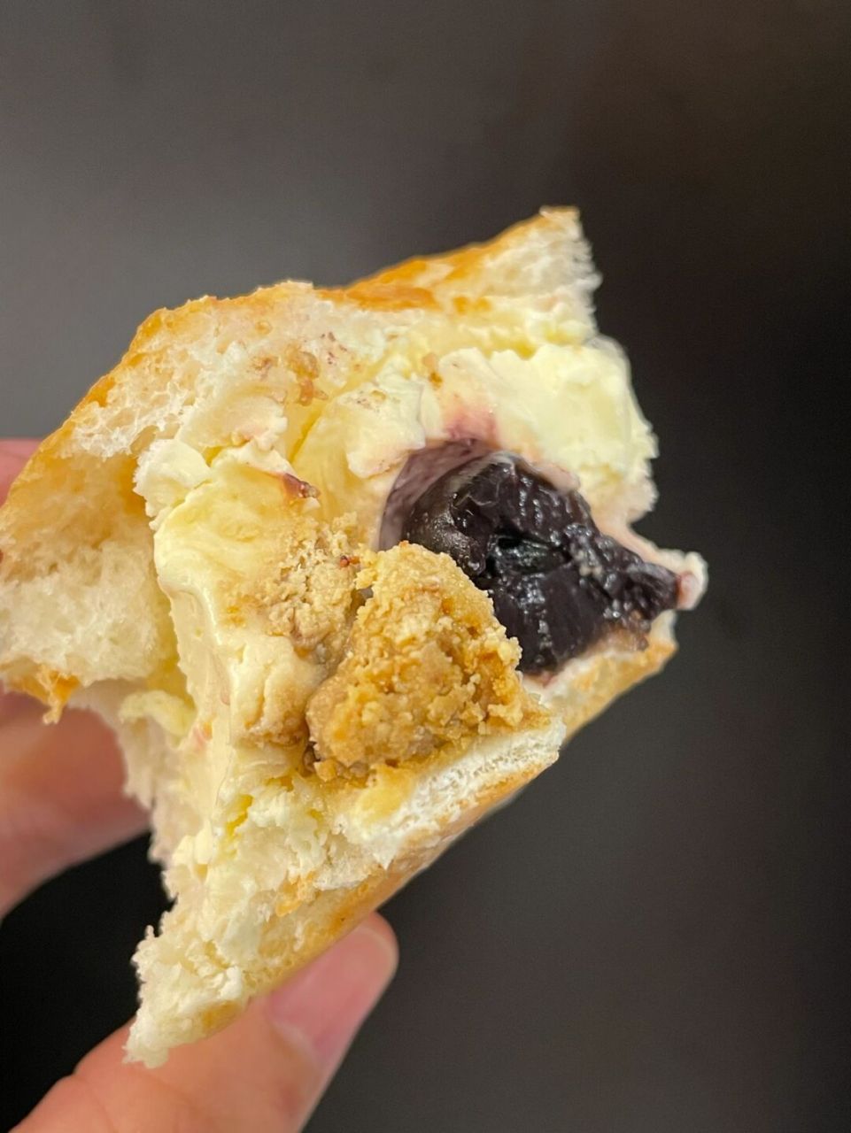 超级香!超级好吃!咖啡味特别浓!是那种拿铁的咖啡味! 有大颗樱桃果肉!