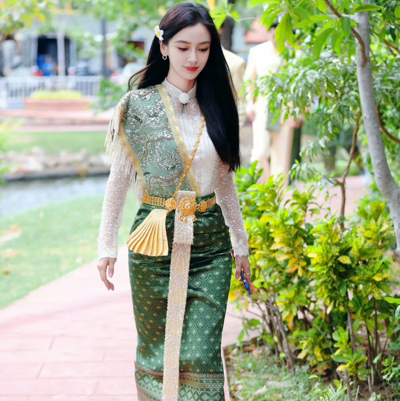 angelababy最新跑男泰国录制,造型美出新高度