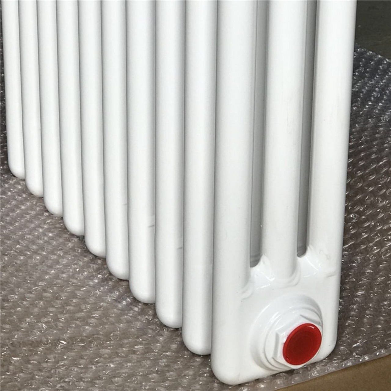 三柱散热器参数 钢制柱式暖气片承压力高,散热性能好,表面光滑,便于