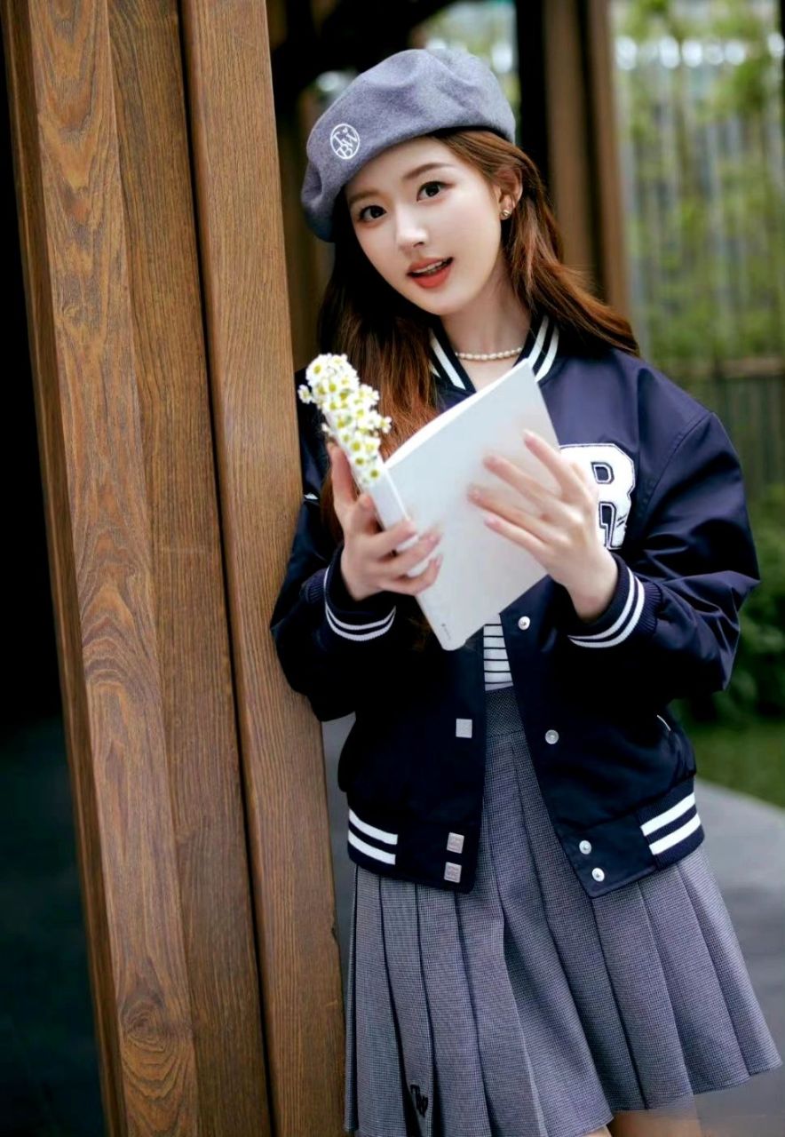 赵露思初秋学院风 rosy 限定回归 赵露思同款平替穿搭,回归校园91