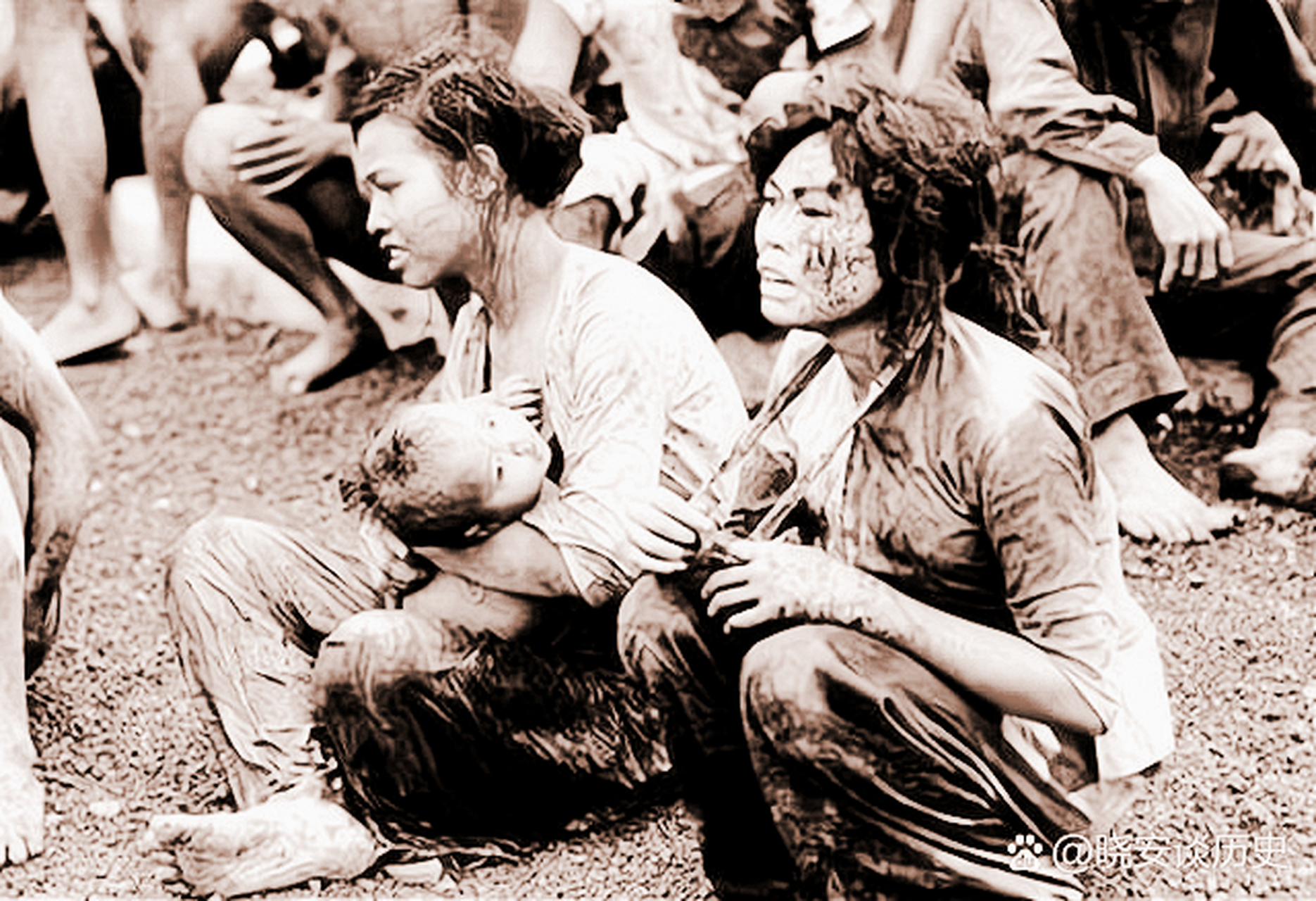 越南战争期间,一名美军士兵使用了被越南平民掩盖的照片. 他这样做是