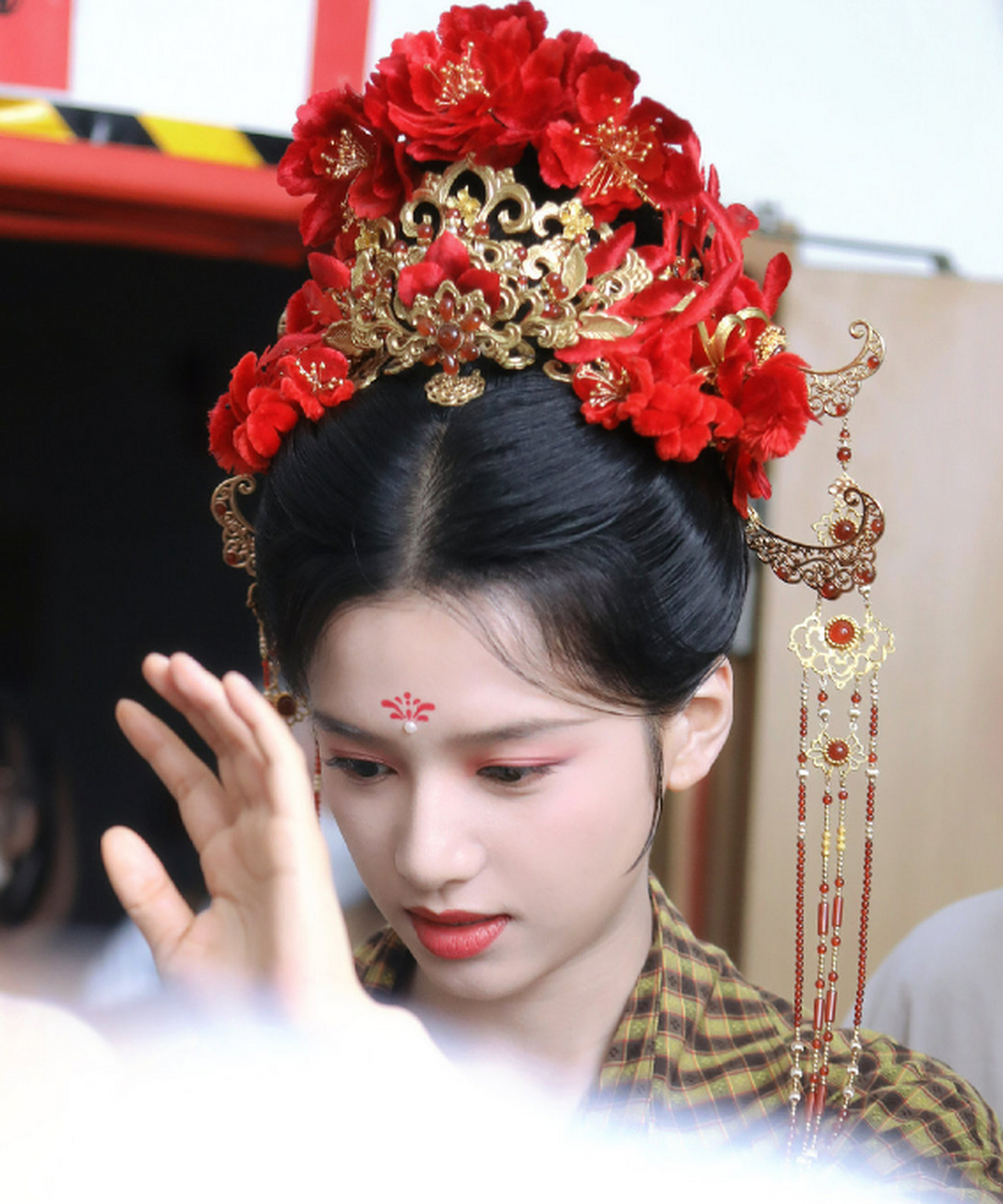 知道张婧仪长得美,没想到古装造型也这么美,惜花芷大婚造型真的好绝啊