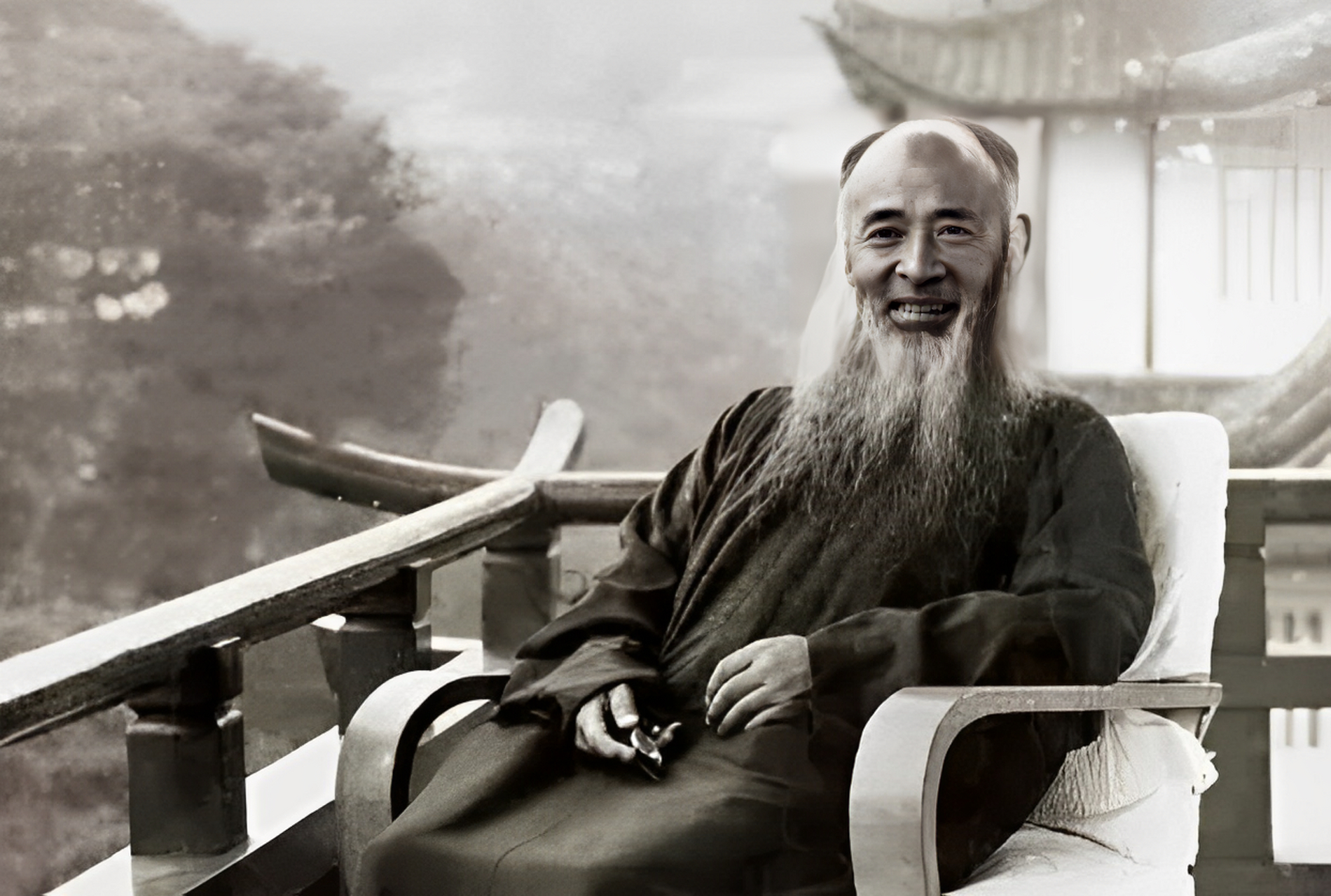 "徐雯波是张大千女儿的同学,虽然很多人反对他们的婚姻,但他们决心