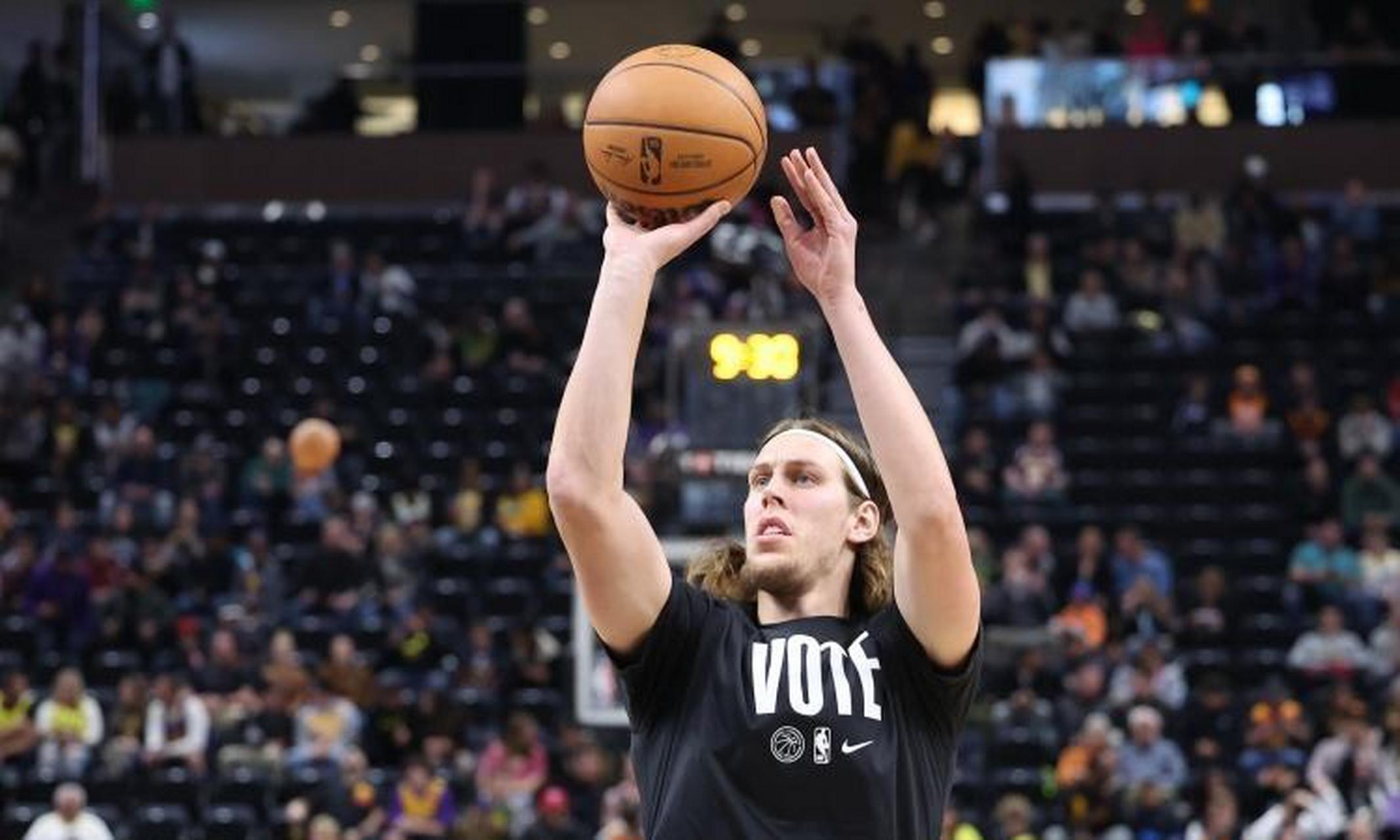 近日,爵士球员奥利尼克在接受采访时谈到了球队可能会打三后卫或四