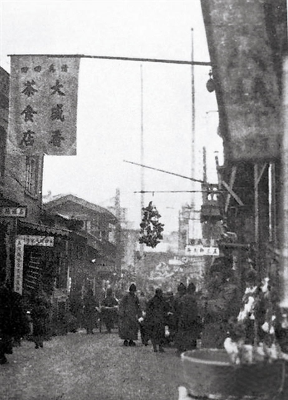 天津老照片:宫南宫北大街  位于旧城东门外海河西侧,南起水阁大街,北