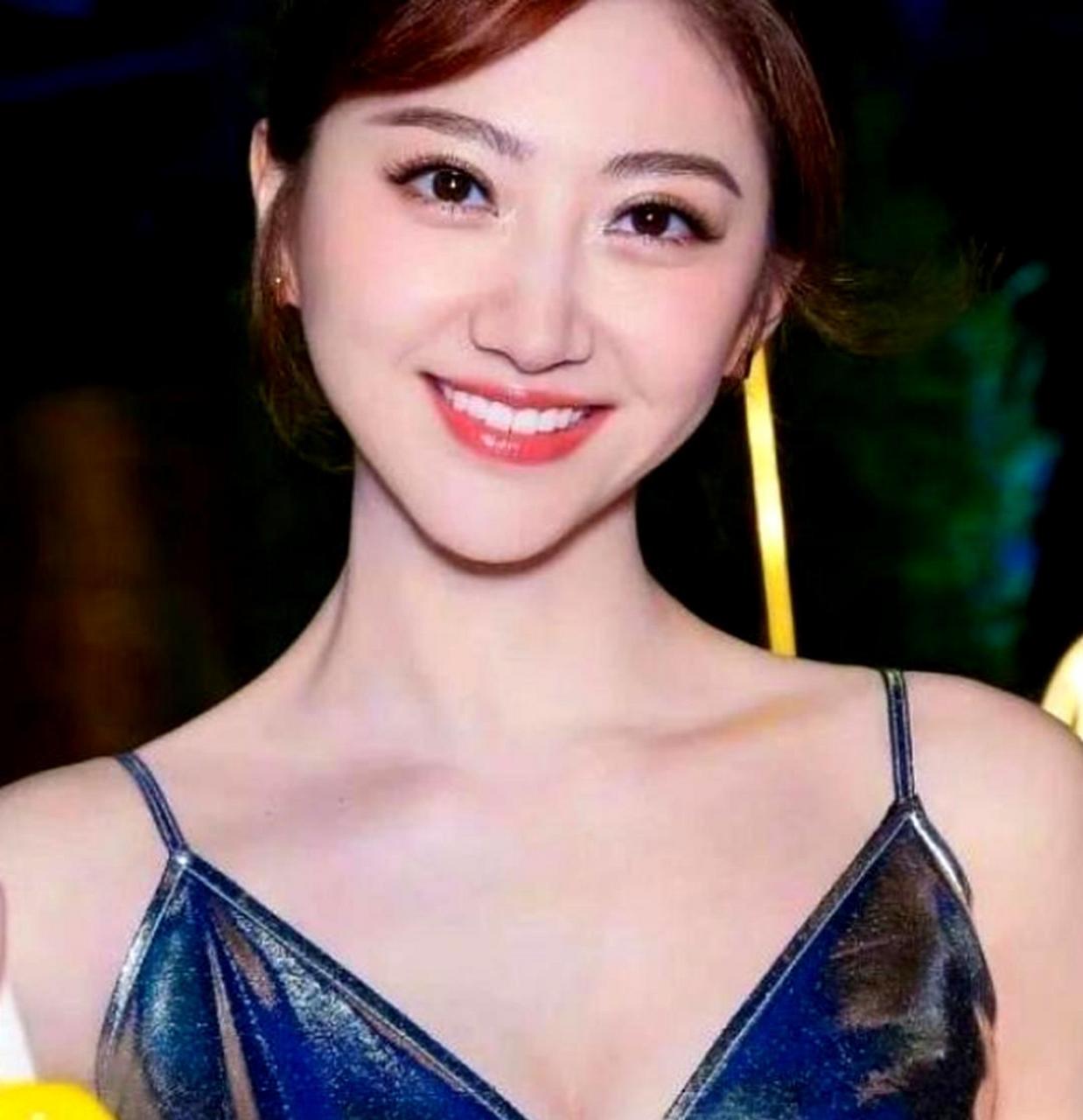 景甜的笑容真的很治愈,她完全配得上"大甜甜"的称号.